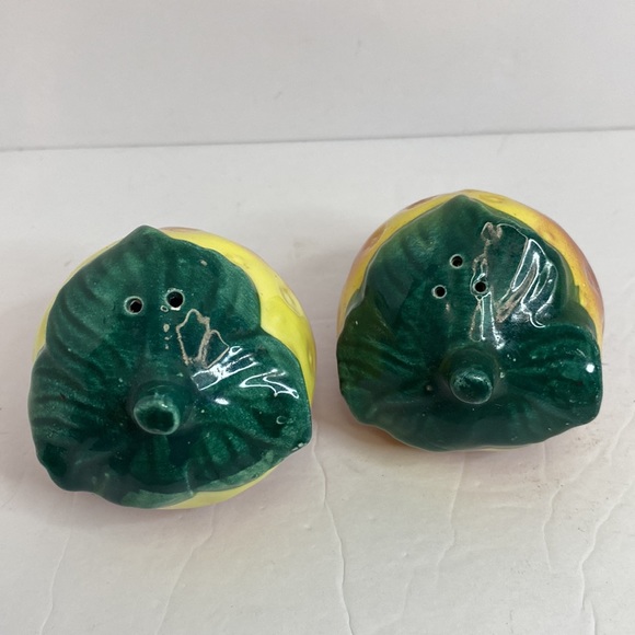 Vintage Salt and Pepper Shakers Strawberries - Picture 2 of 7